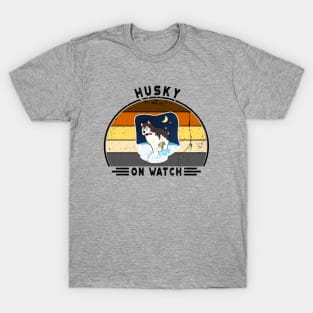 Husky On Watch. Perfect Funny Husky and Dogs Lovers Gift Idea, Distressed Retro Vintage T-Shirt